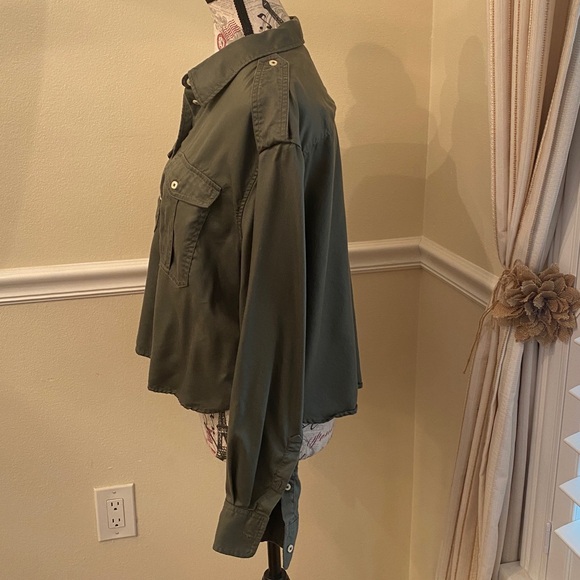 GAP Olive Green Cropped Utility Button Down Shirt Size M - Picture 8 of 9